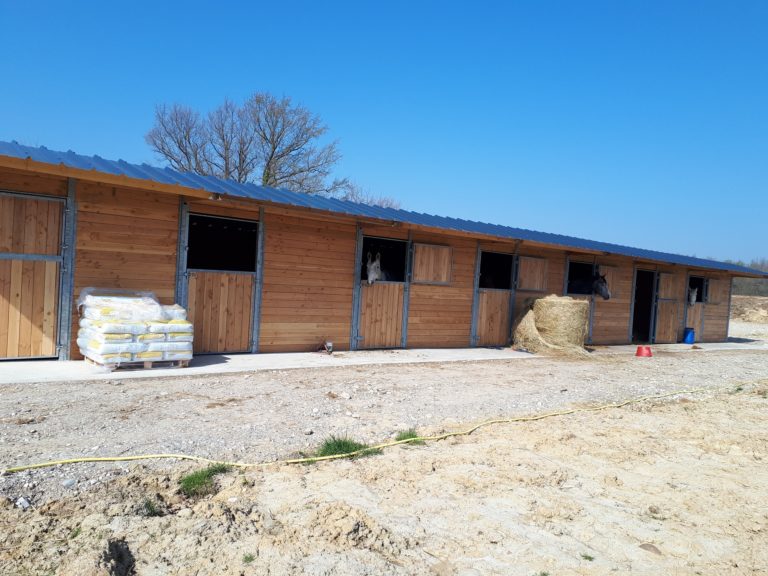 Picture 7 Horse Stables with Galvanised Steel Posts