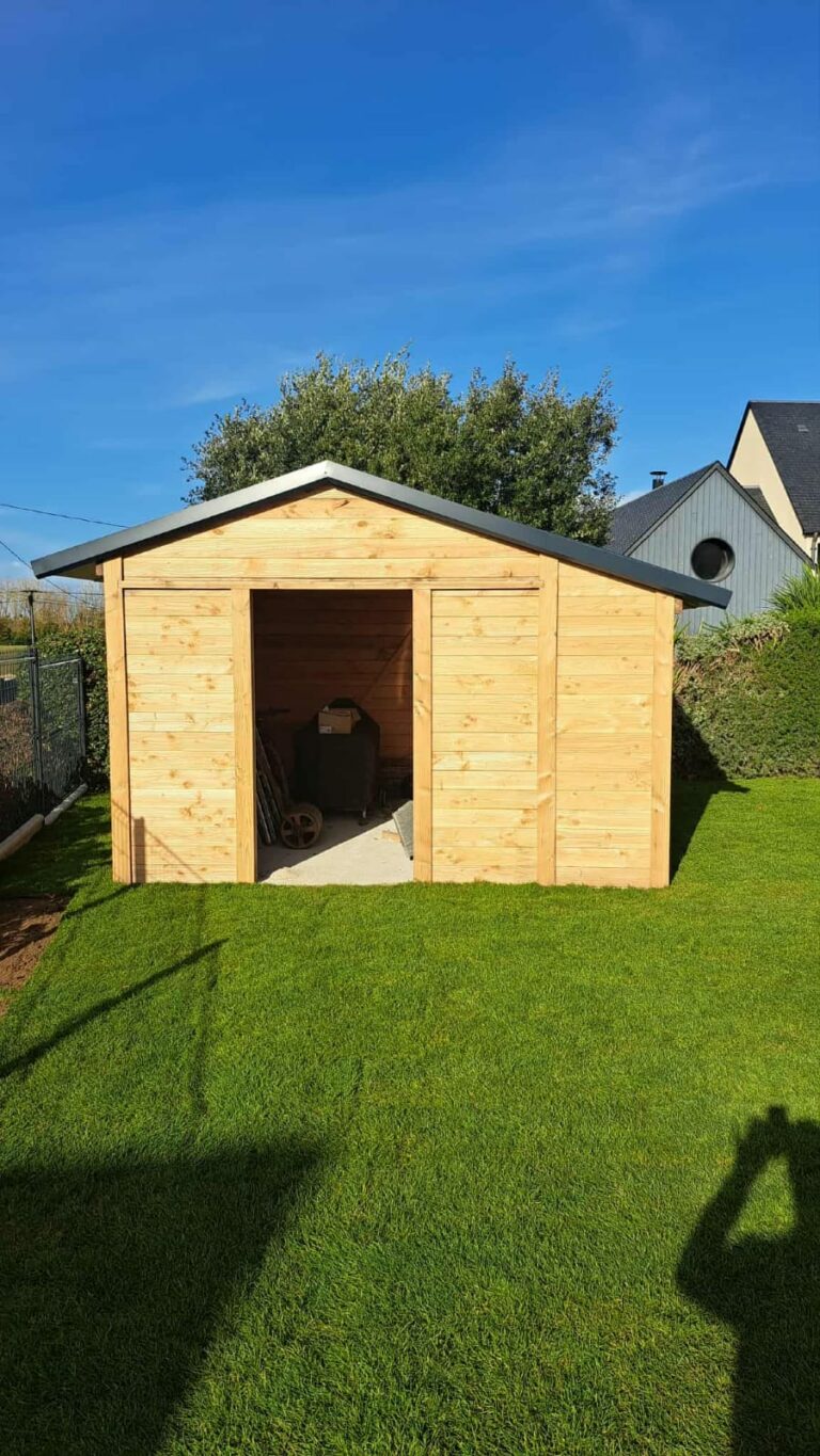 LCI CHEVAL Garden Shed with Log Store