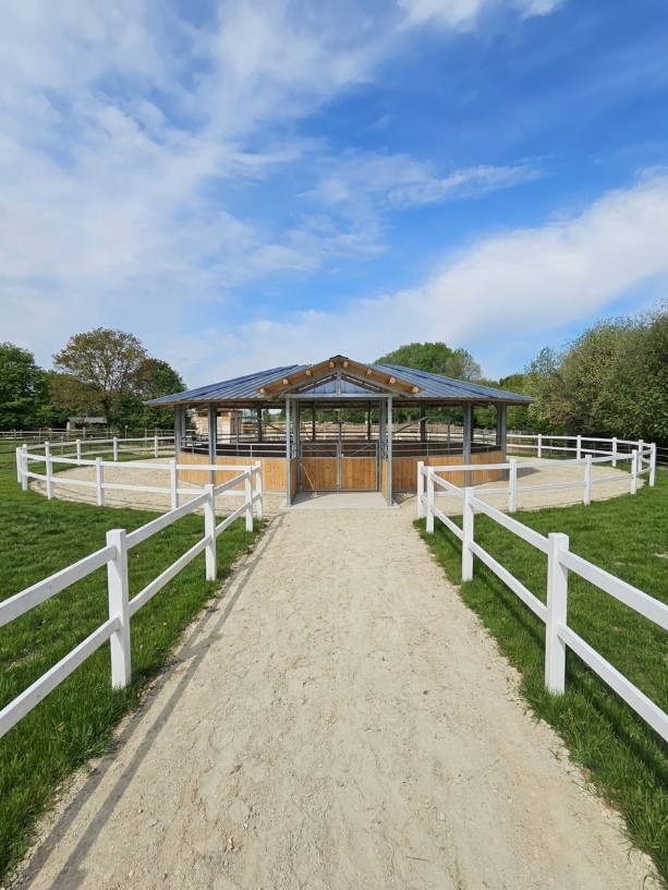 PRO Covered Horse Walker