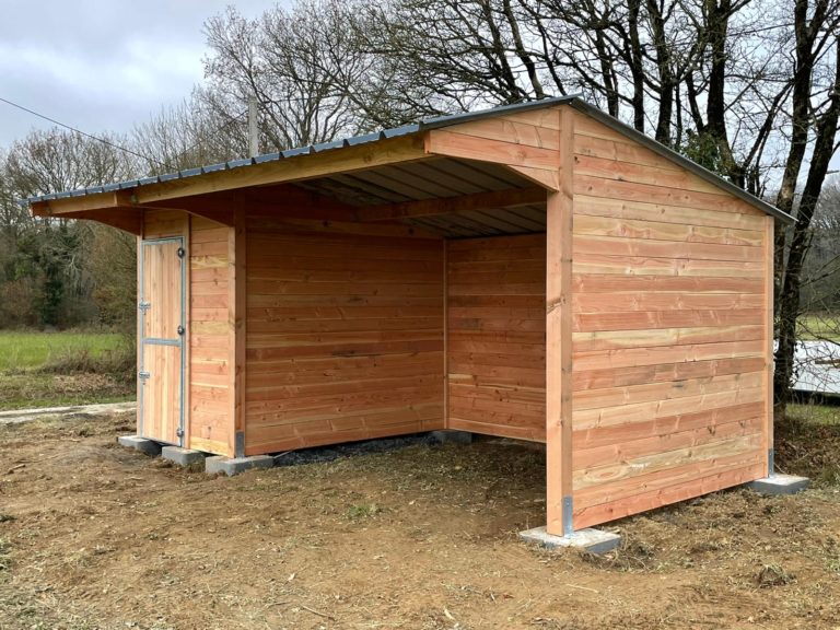 Tack room + shelter