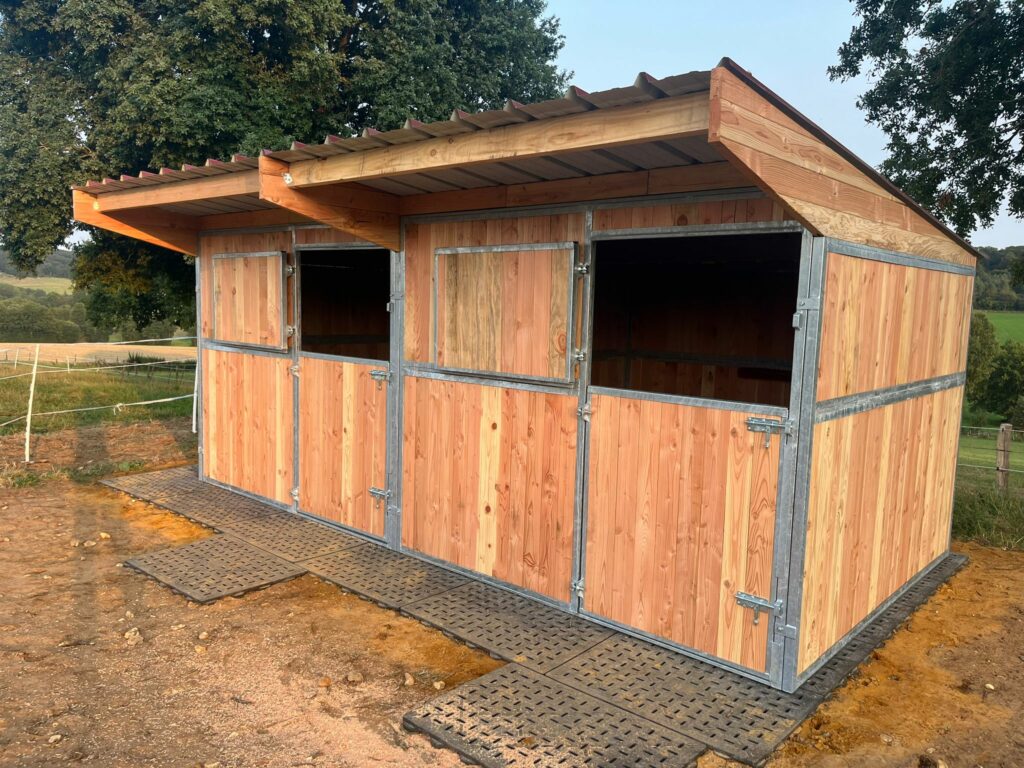 Demountable horse stable with a hot-dip galvanised steel frame and timber or phenolic panels. Quick to assemble with no concrete foundations required.