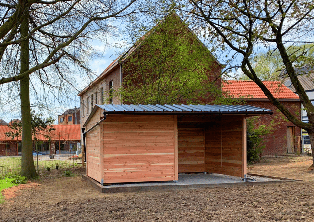 Photo of the Shelter with Side Return