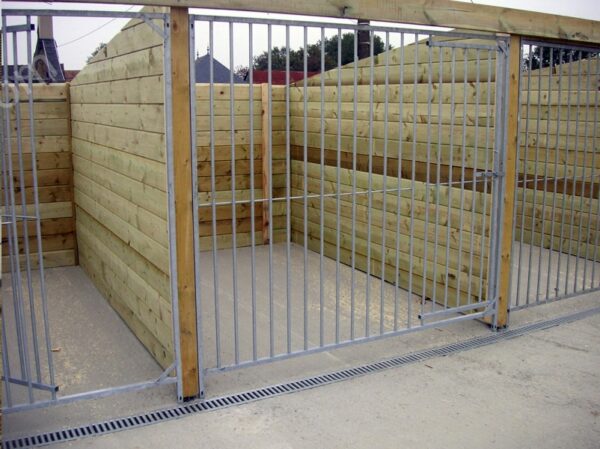 Picture LCI Cheval douglas timber kennel