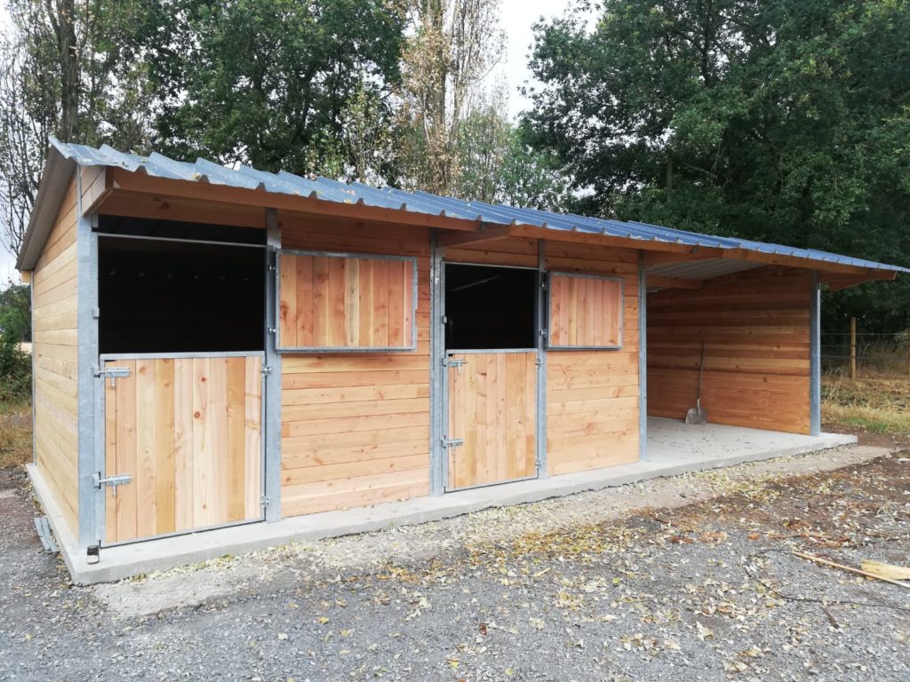Product Sheet – 2 Horse Stables + 1 Shelter with Steel Posts