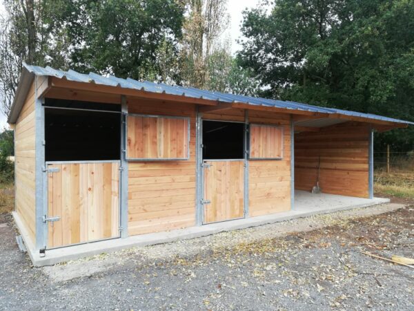 Product Sheet – 2 Horse Stables + 1 Shelter with Steel Posts