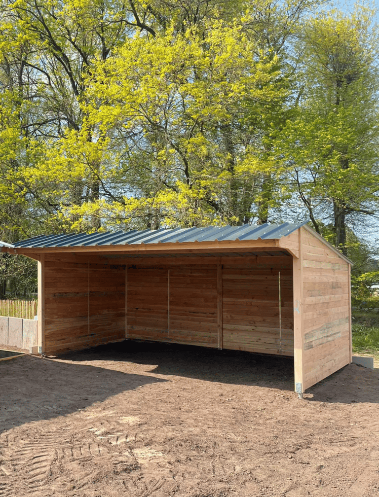 Product sheet 3 × 5 m (approx. 9 ft 10 in × 16 ft 5 in) French Douglas Fir Field Shelter