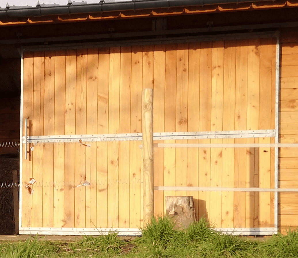 Stable sliding door picture