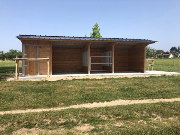 Product Sheet – Horse Shelter with Hay Feeder and Tack Room