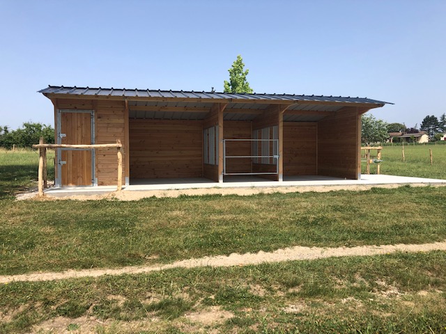 Product Sheet – Horse Shelter with Hay Feeder and Tack Room