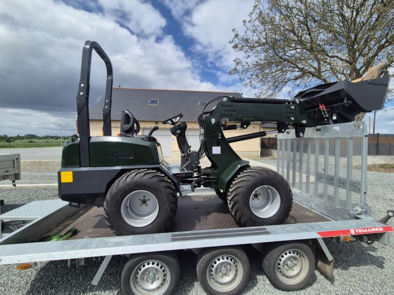 Multi-Purpose Compact Loader for Equestrian Facilities – Farm Loader