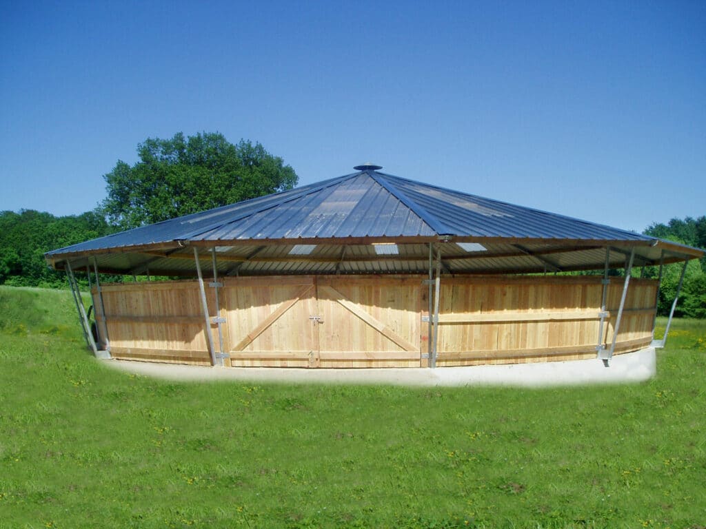LOISIRS Covered Lunging Ring fir horses