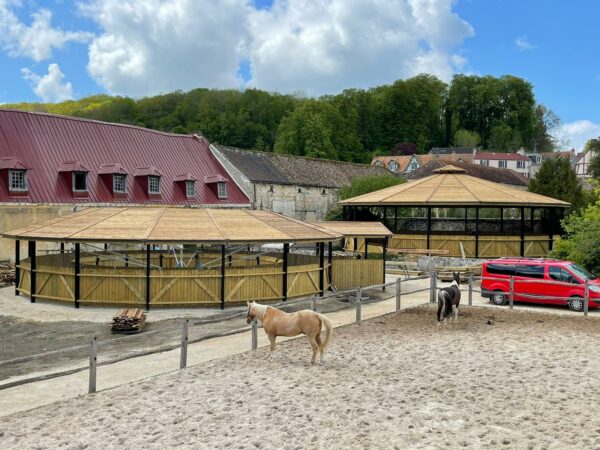 PRESTIGE Covered Lunging Ring with Timber Roof – Designed for Seamless Integration into Heritage Estates