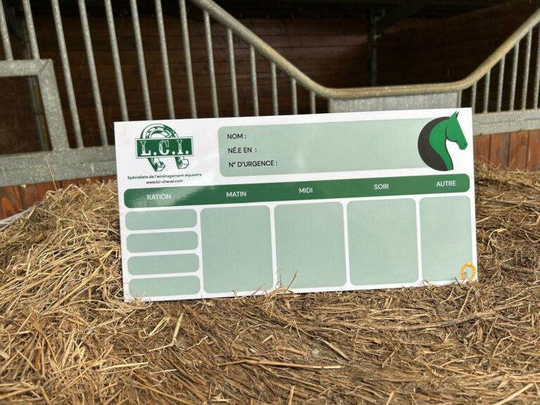 Dry-Wipe Stable Box Board for Recording Horse Feed Rations