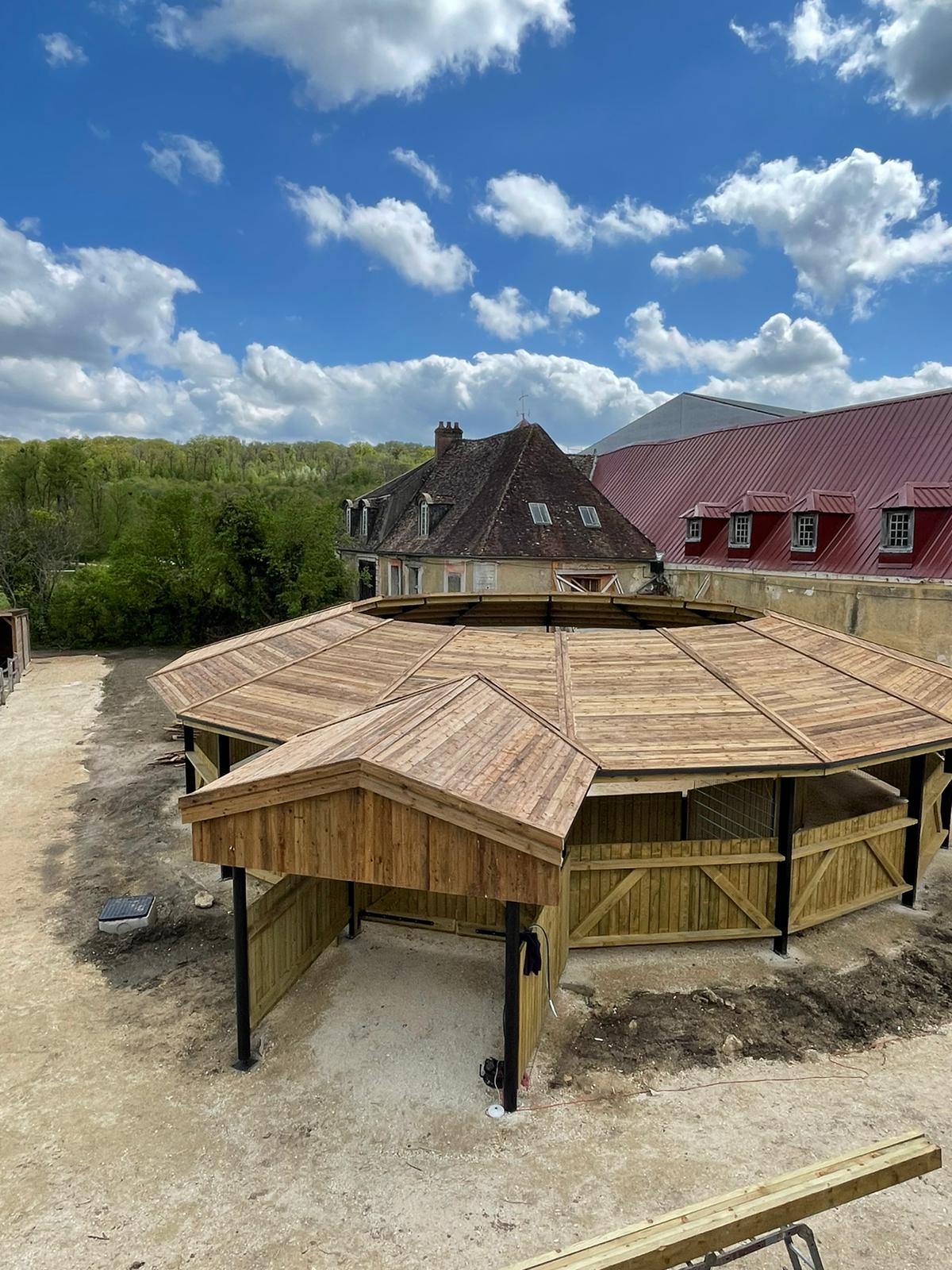 Custom Timber Roof for the PRESTIGE Horse Walker