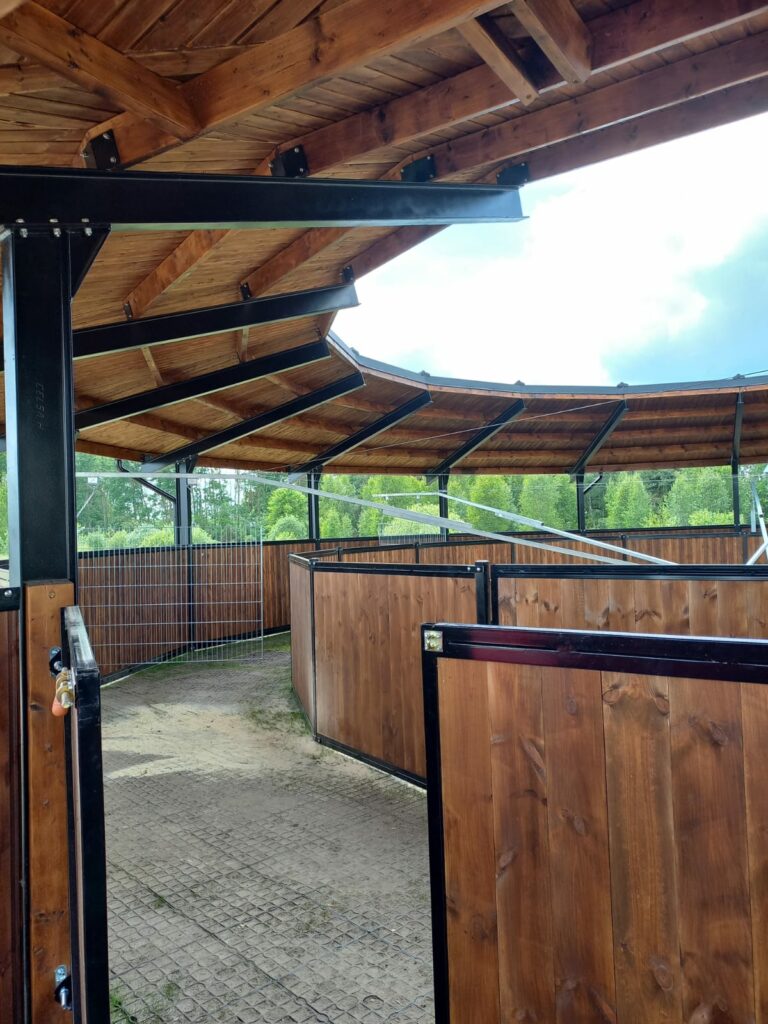 Custom Timber Roof for the PRESTIGE Horse Walker