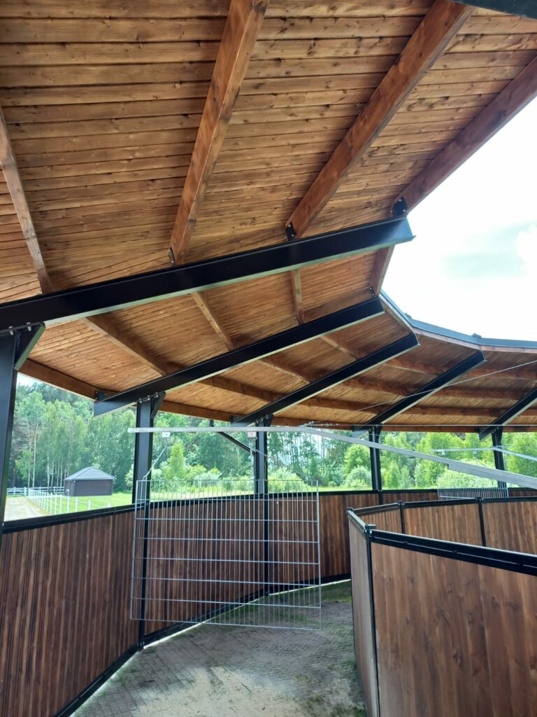 Custom Timber Roof for the PRESTIGE Horse Walker