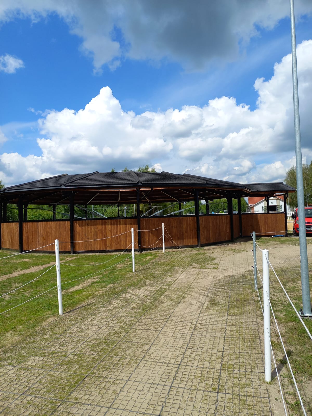 Custom Timber Roof for the PRESTIGE Horse Walker