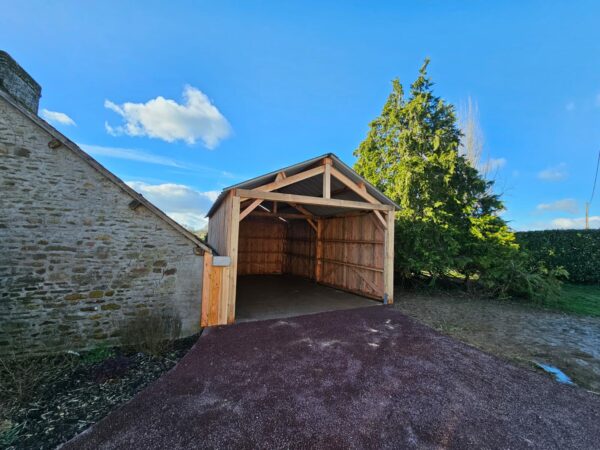 Bespoke Solid Douglas Fir Timber Building – LCI Cheval