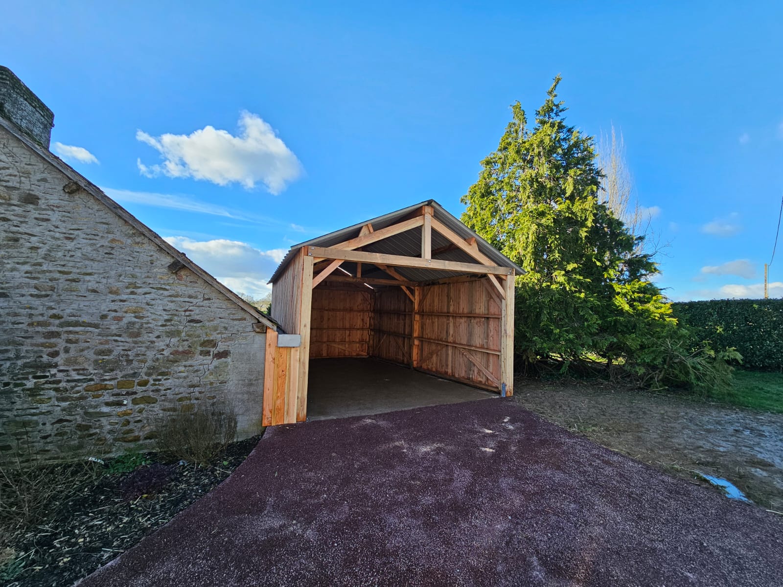 Bespoke Solid Douglas Fir Timber Building – LCI Cheval