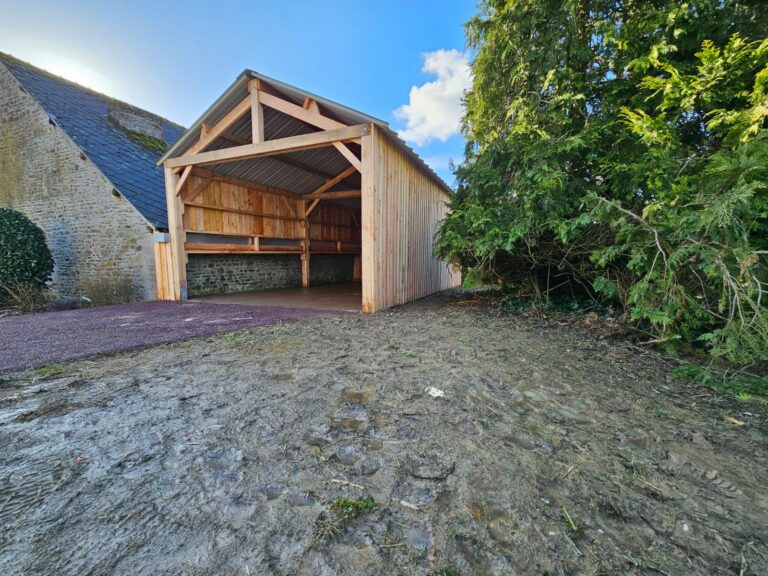 Bespoke Solid Douglas Fir Timber Building – LCI Cheval