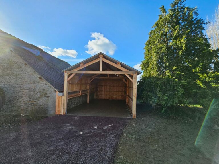 Bespoke Solid Douglas Fir Timber Building – LCI Cheval