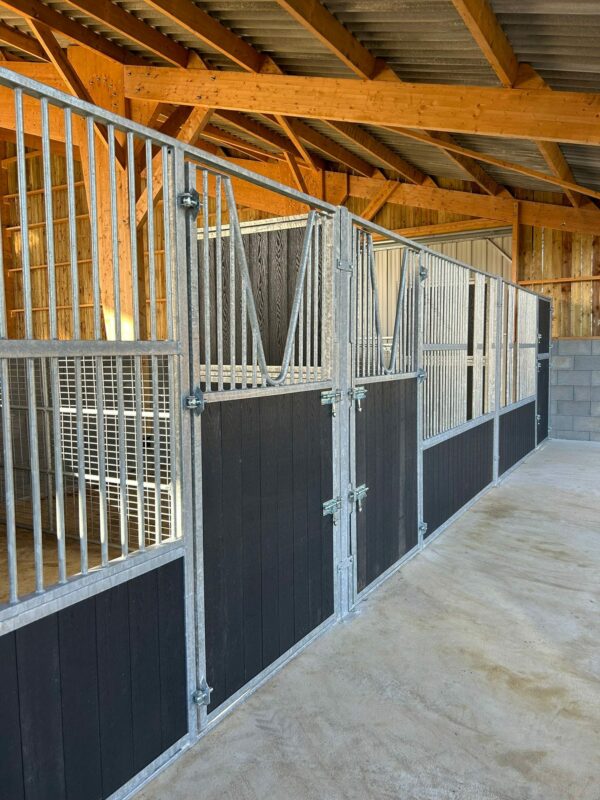 32 mm Timber-Effect Resin Stable Front – Standard Widths 3 m or 4 m – Double Swing Door