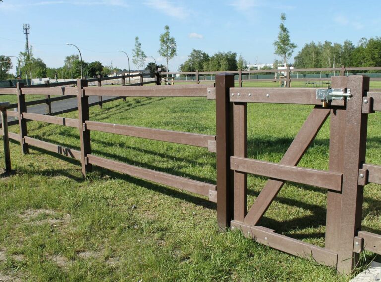 LCI Cheval Enclosure Fencing Installed for Outdoor Enclosures