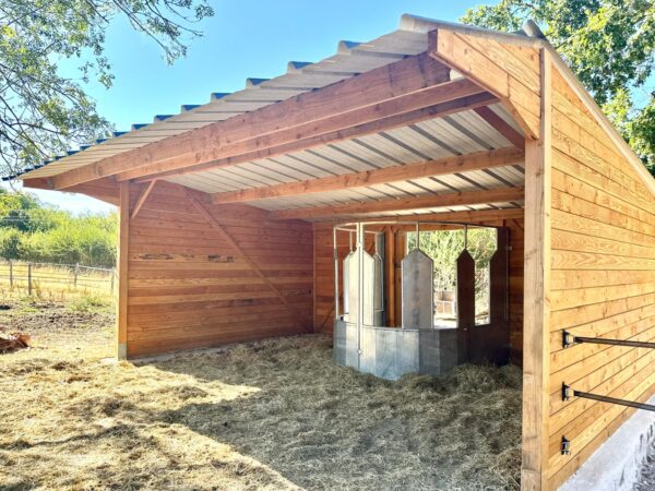 Horse Shelter with Central Circular Hay Rack