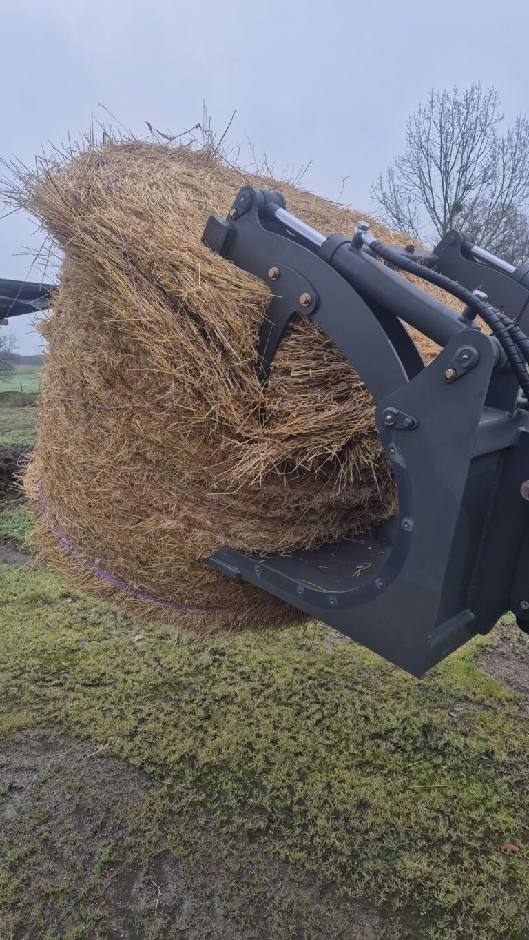 Compact loader for stable