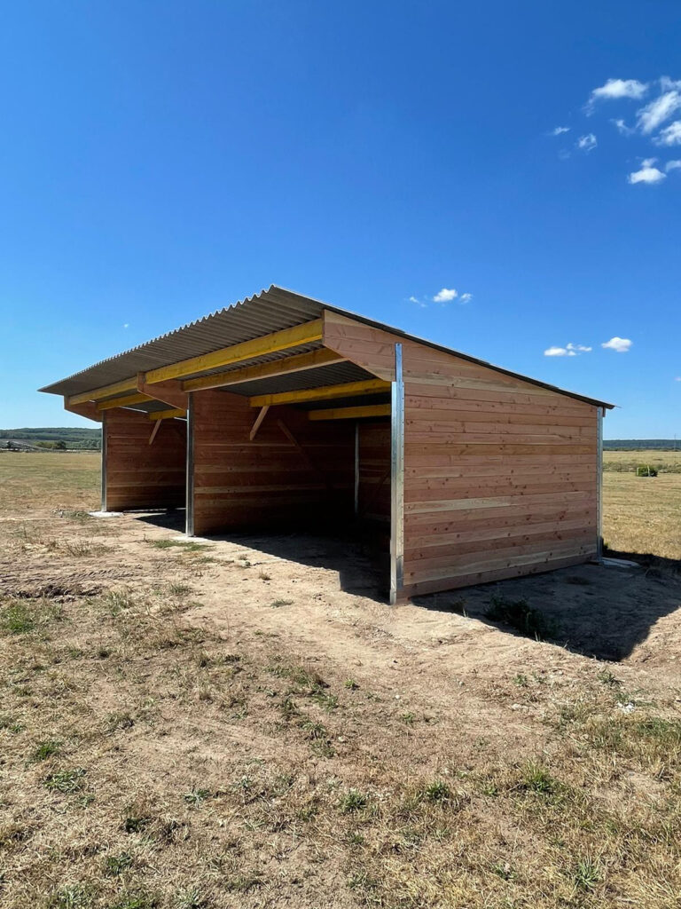 LCI Cheval wide-span PRO pasture shelter