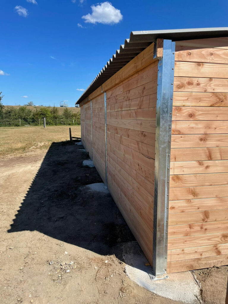 LCI Cheval wide-span PRO pasture shelter