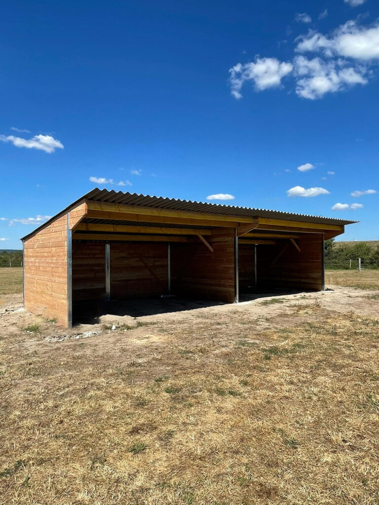 LCI Cheval wide-span PRO pasture shelter