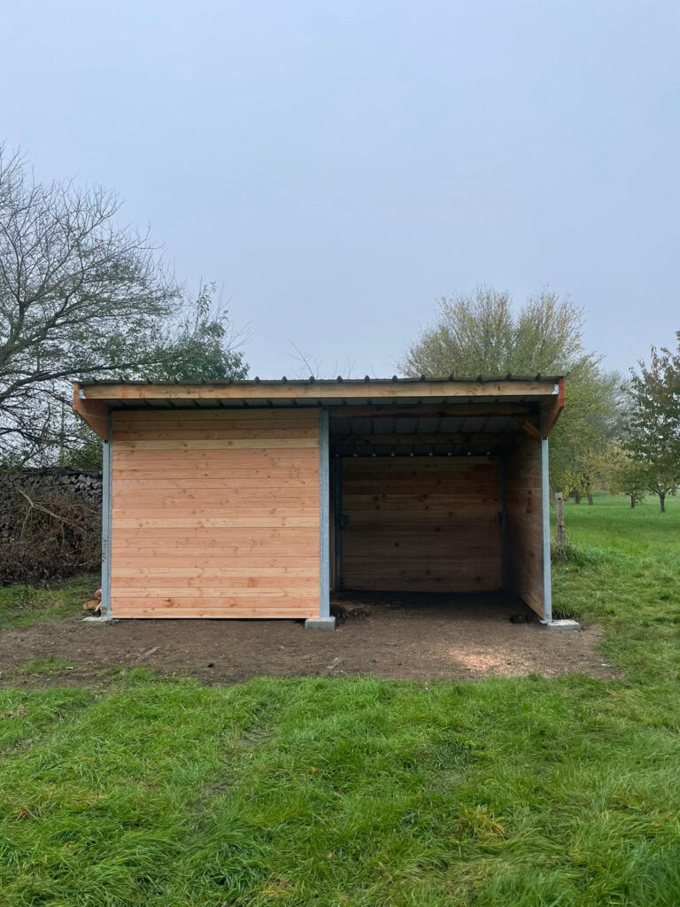 PRO horse shelter with return