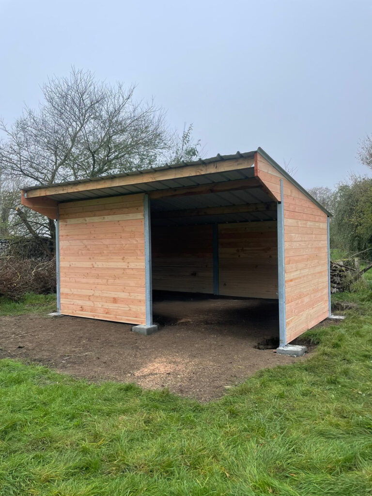 PRO horse shelter with return