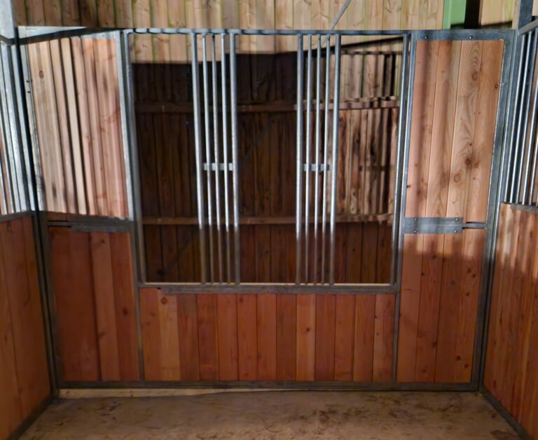 Horse stable front for free hay feeding