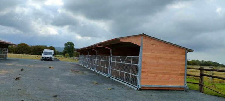 PRO Horse Shelter with Reinforced Mesh Gate – Mobile Version, No Planning Permission Required