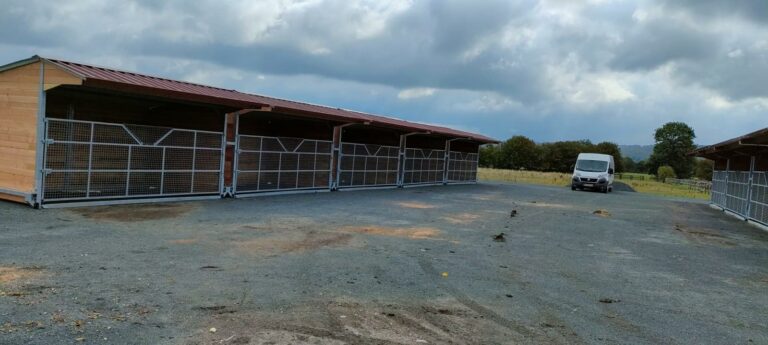 PRO Horse Shelter with Reinforced Mesh Gate – Mobile Version, No Planning Permission Required