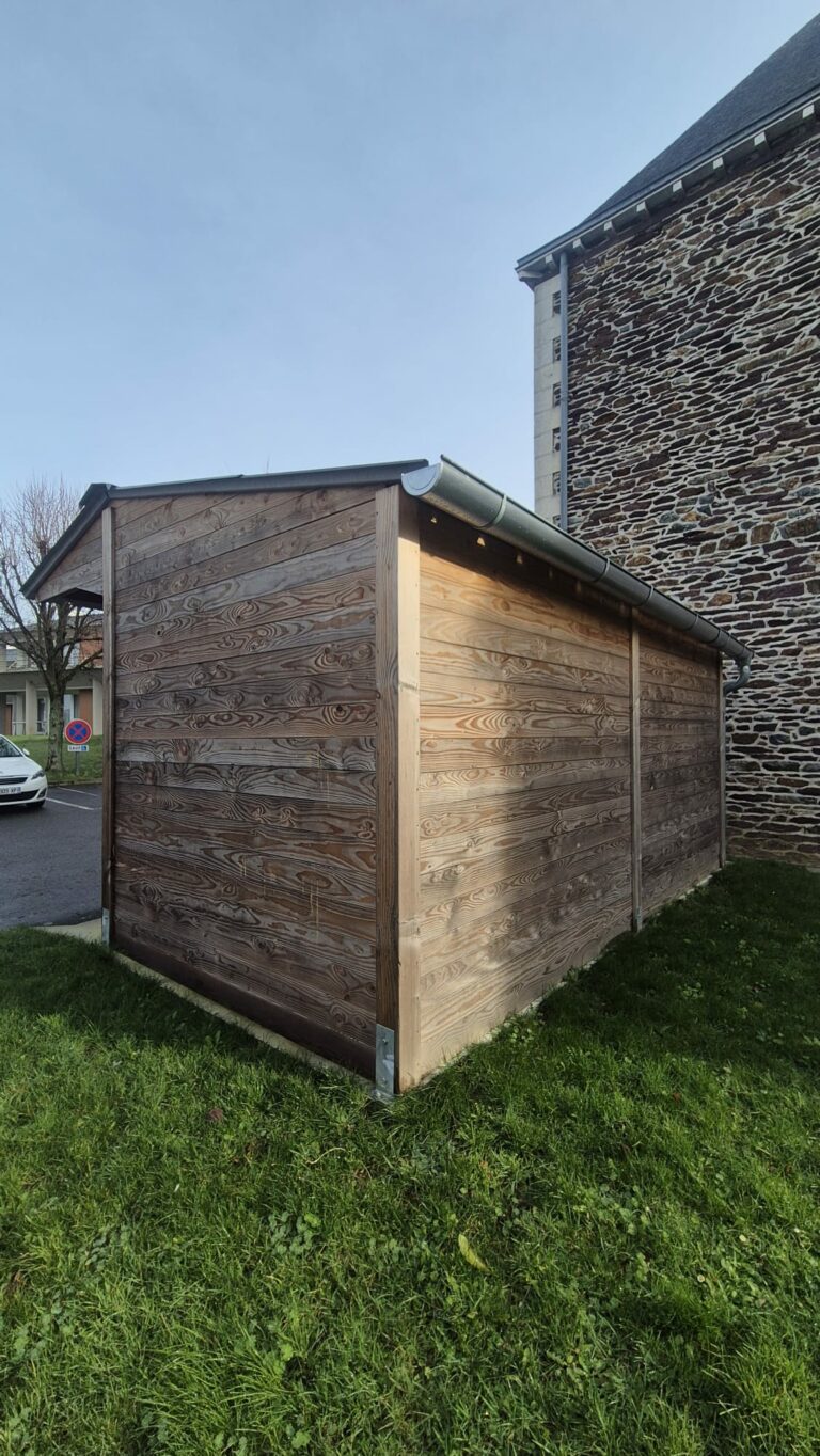 Douglas fir timber structure with tongue and groocve cladding (rebated boards)